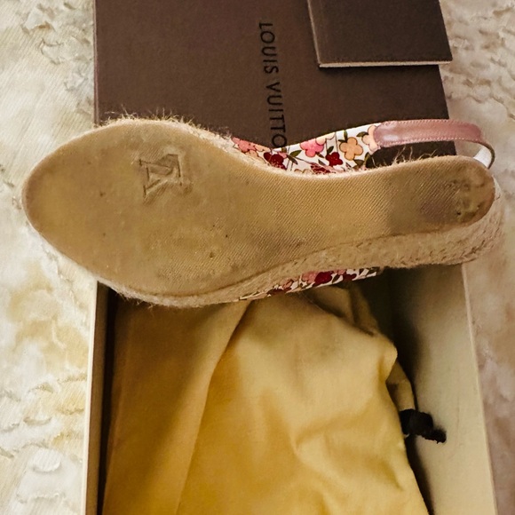 Louis Vuitton open toe heels - Picture 7 of 7